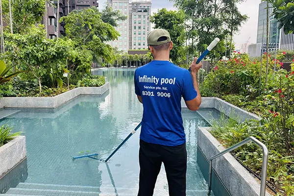 Swimming Pool Cleaning Maintenance Services